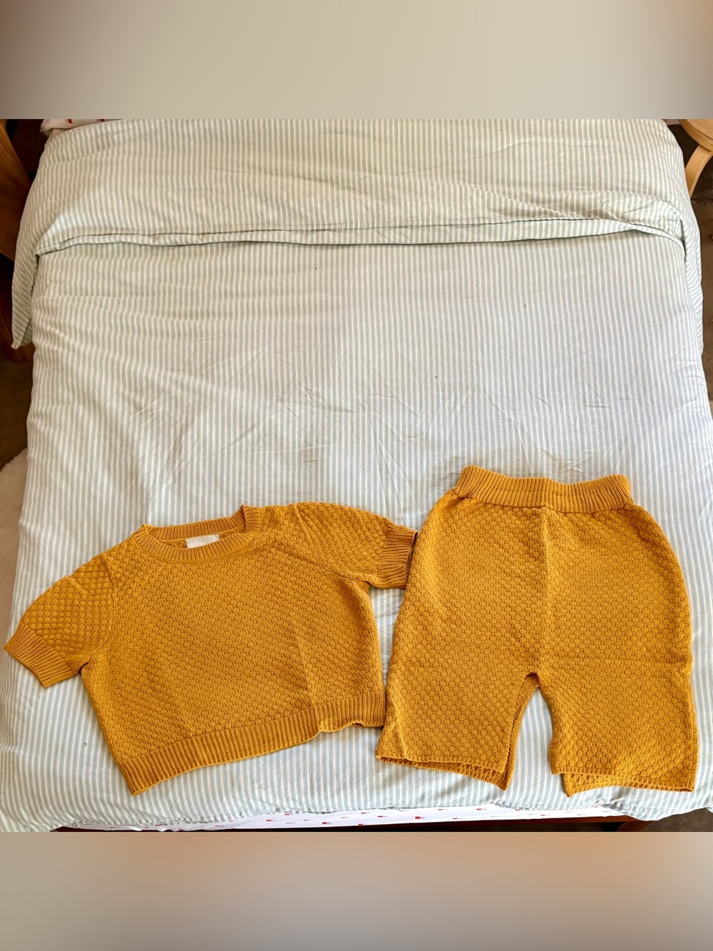 Beklina Gambit Set, Golden Rod - Picture 2 of 6